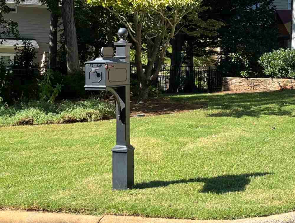 mailbox-in-neighborhood